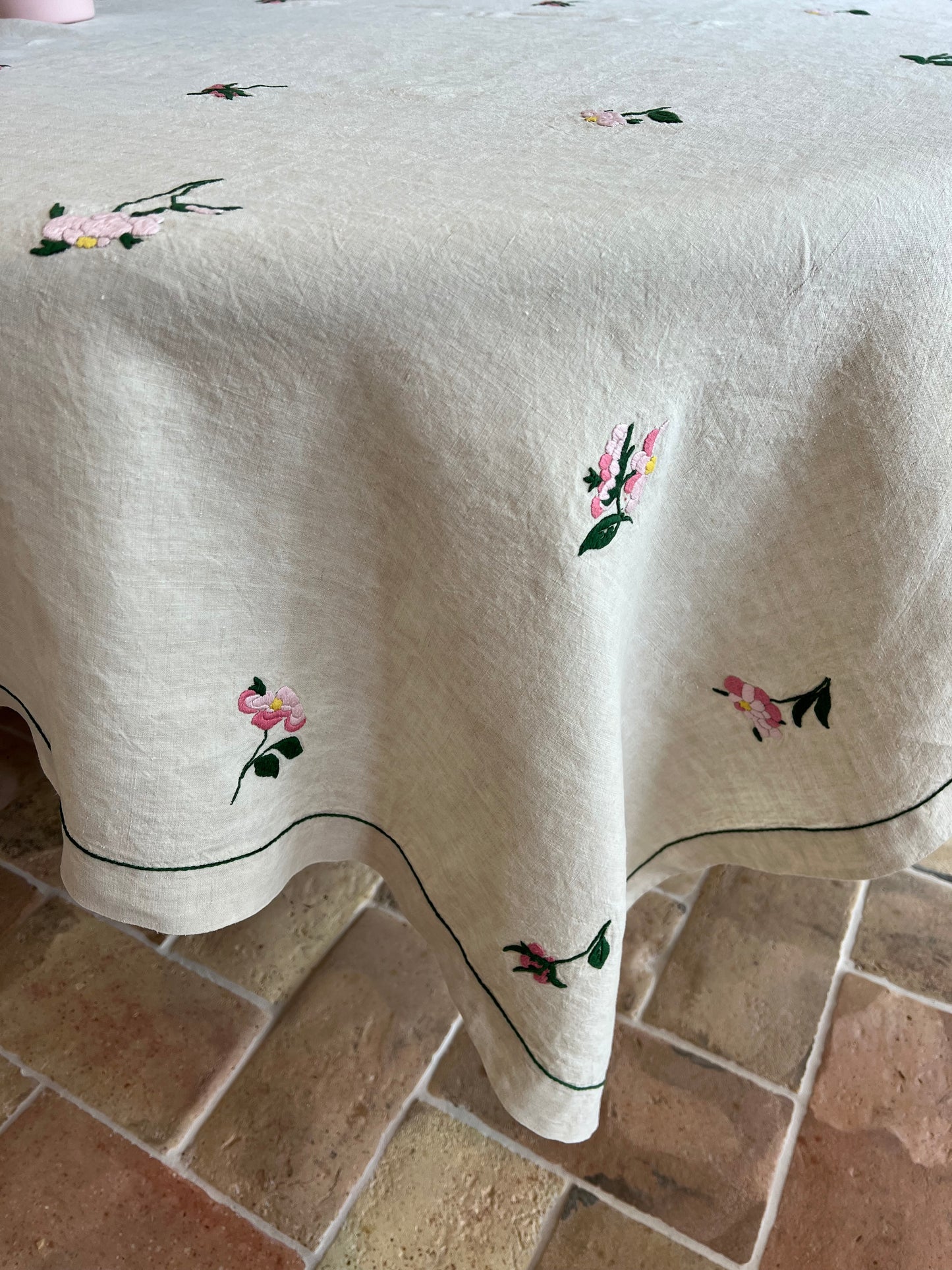 Beautiful Vintage French linen tablecloth with 12 serviettes or placemats