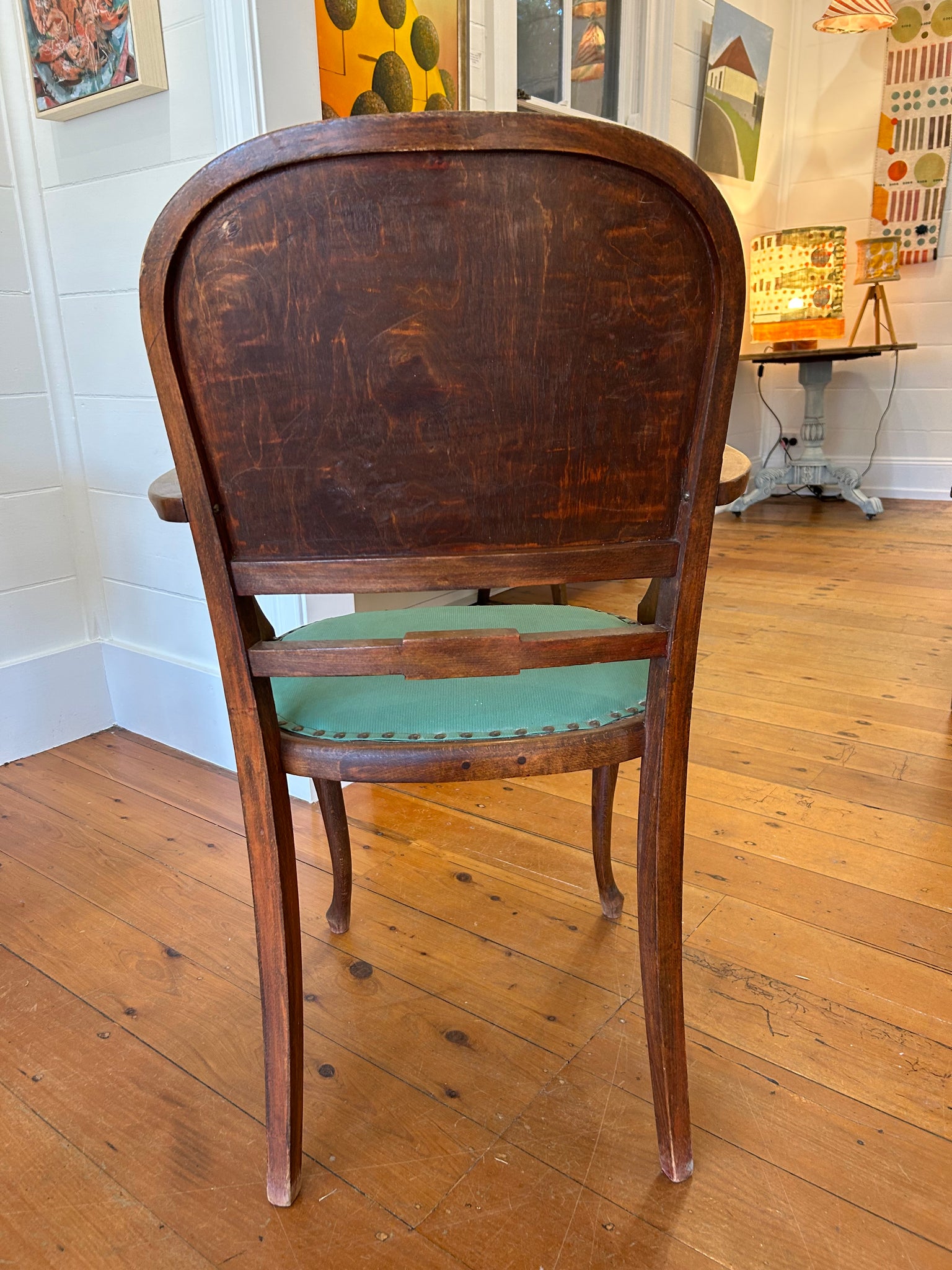 Superb and very rare set of 2 art deco arm chairs. Made by Fischel, circa 1905-1910. Fischel is with Thonet, Kohn and Mundus one of the leading manufacturers of bentwood furniture. In good vintage condition. Discovered in The French Alps.