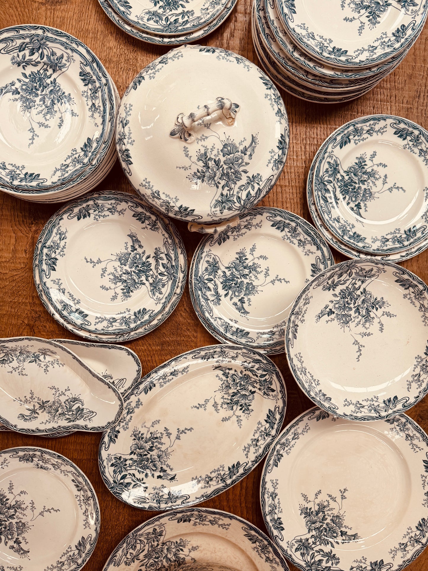 A beautiful and extensive 47-pieces antique French dinner service by Longwy, in the delicate Azalées pattern.