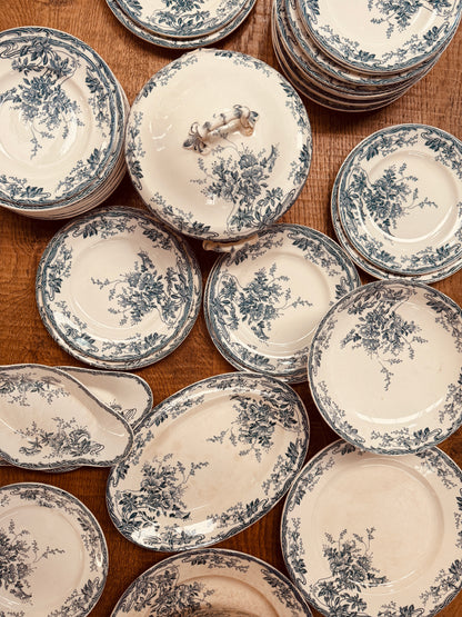 A beautiful and extensive 47-pieces antique French dinner service by Longwy, in the delicate Azalées pattern.
