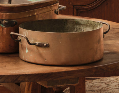 Beautiful large copper pot with beautiful patina and twin handles from the French Alps