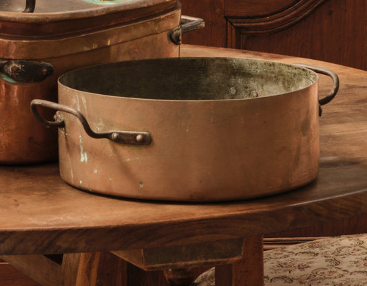 Beautiful large copper pot with beautiful patina and twin handles from the French Alps