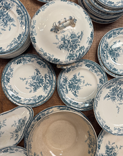 A beautiful and extensive 47-pieces antique French dinner service by Longwy, in the delicate Azalées pattern.