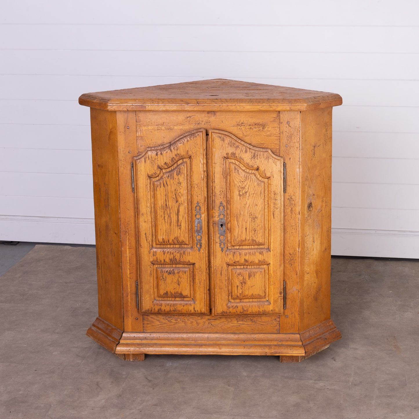 Beautiful, rare and very old Antique French Corner cabinet from Provence with lovely aged timber and great condition