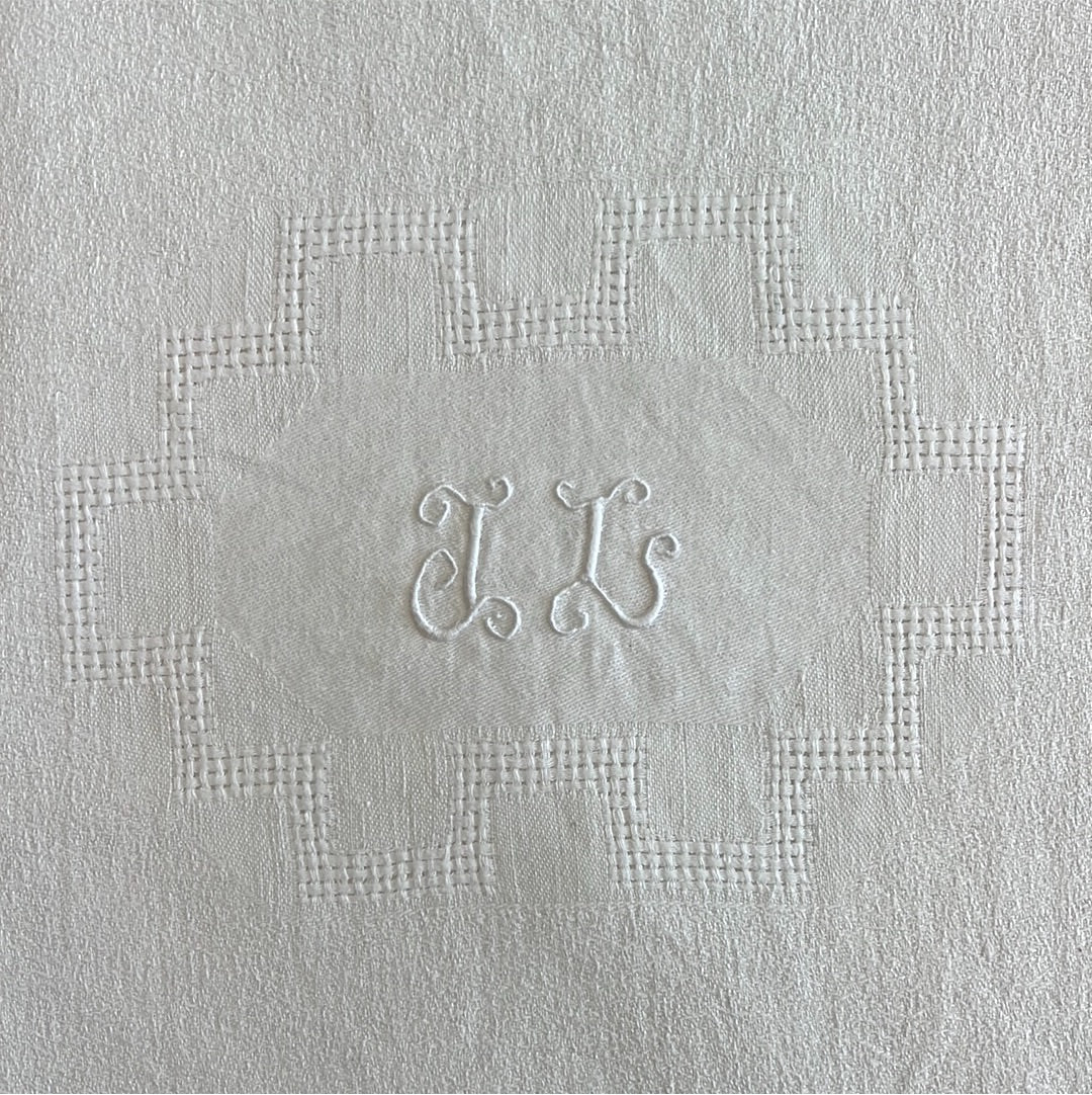 Set of 6 lovely vintage French linen serviette with embroidered Initial - 2 sets available